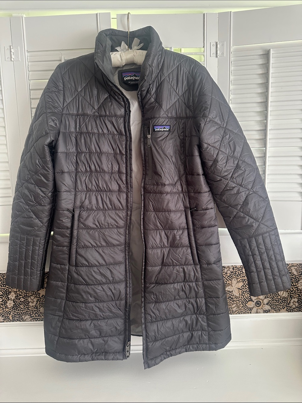 Patagonia Women’s Charcoal Gray Quilted Long Puffer Coat Size Medium NWOT